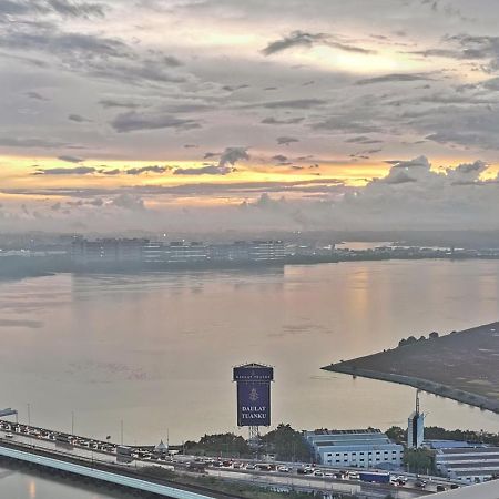 Yussy 2 Bedrooms Condo At R&F Princess Cove جوهر بهرو المظهر الخارجي الصورة