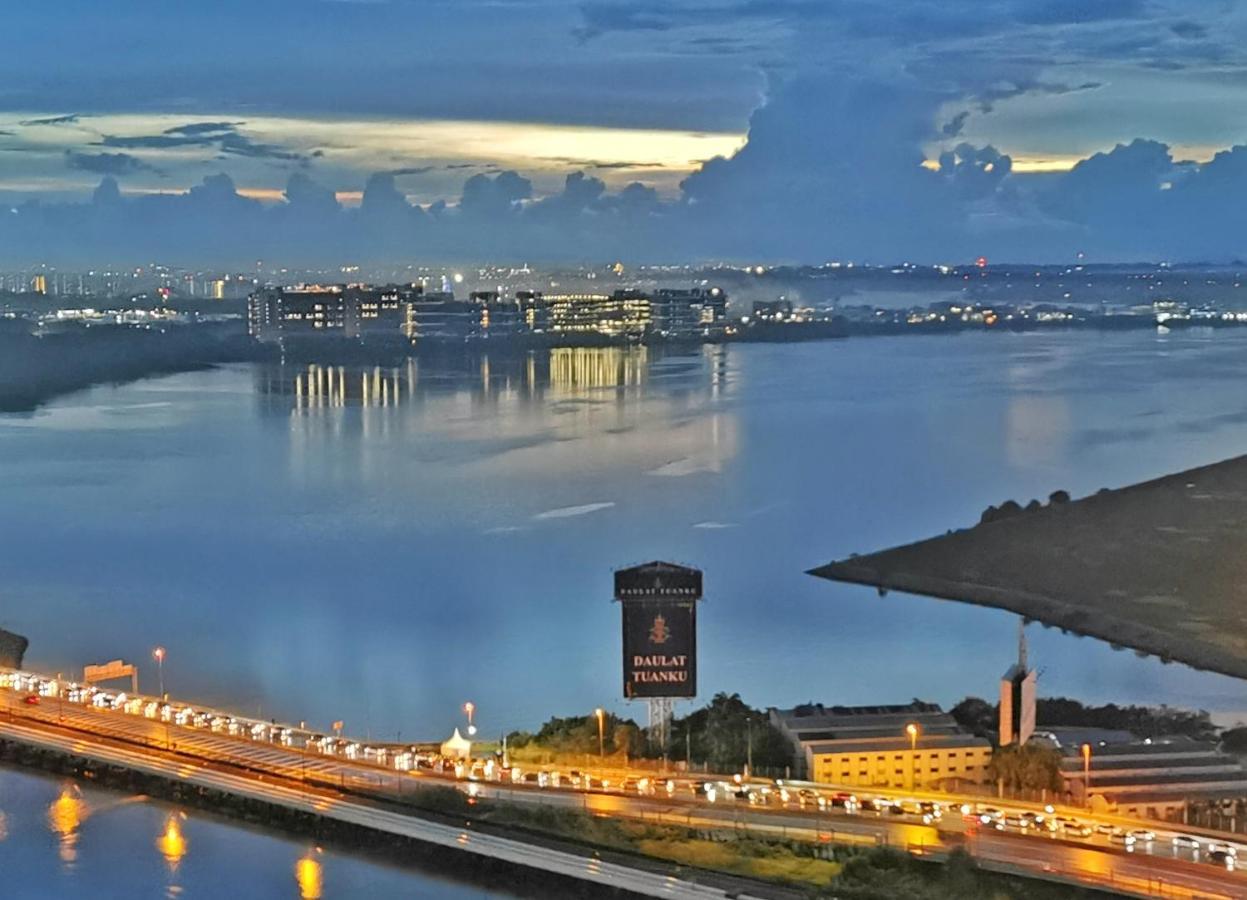 Yussy 2 Bedrooms Condo At R&F Princess Cove جوهر بهرو المظهر الخارجي الصورة